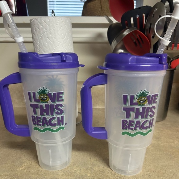 2 Pineapple Willy's I love this beach daiquiri travel cups with reusable straws - Picture 5 of 5